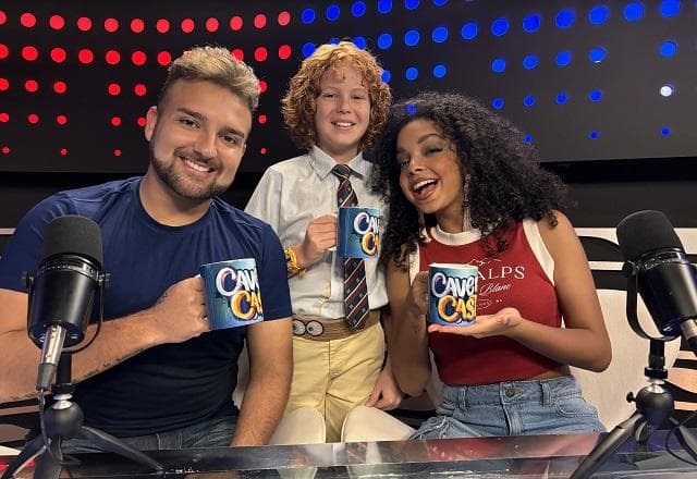 Laura Castro, Nicholas Torres e Bernardo Schroeder no CaveCast.