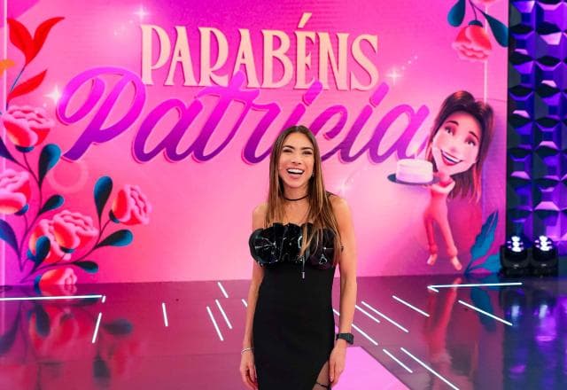 Patricia Abravanel ganha bolo surpresa no Programa Silvio Santos